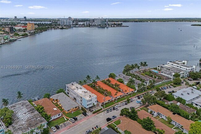 Building Photo - 2170 Bay Dr E