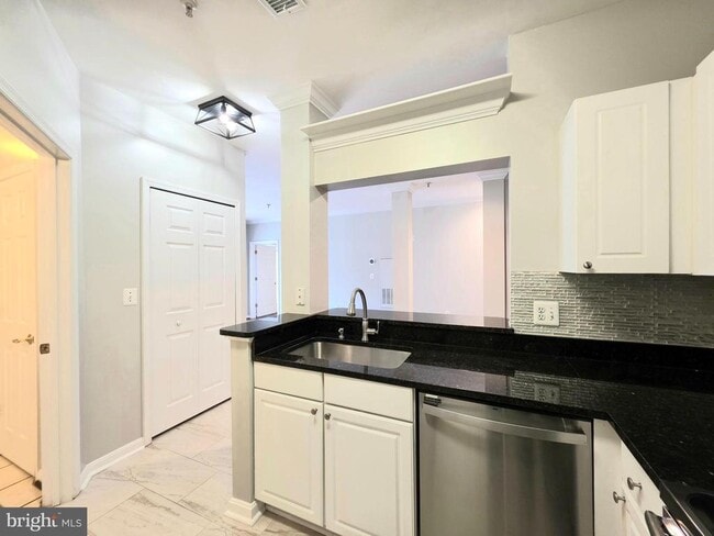 Building Photo - 4560 Strutfield Ln