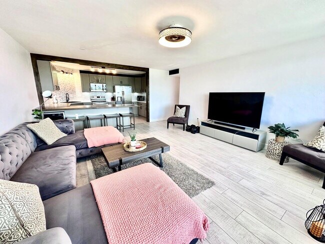 Building Photo - 3111 N Ocean Dr