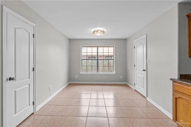 Building Photo - 14 E St