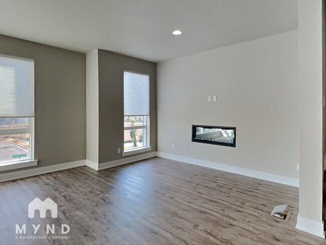 Building Photo - 17231 SW Goldcrest Ln