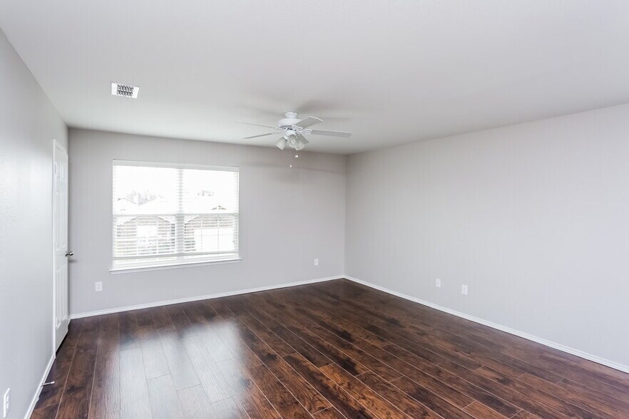 Building Photo - 5000 Caraway Dr