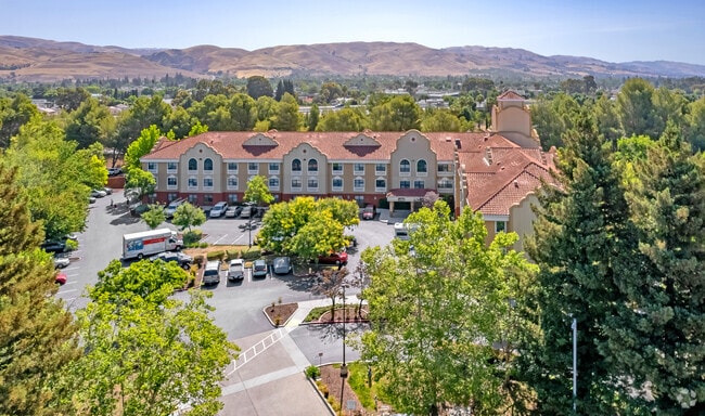 Building Photo - Hillview Court