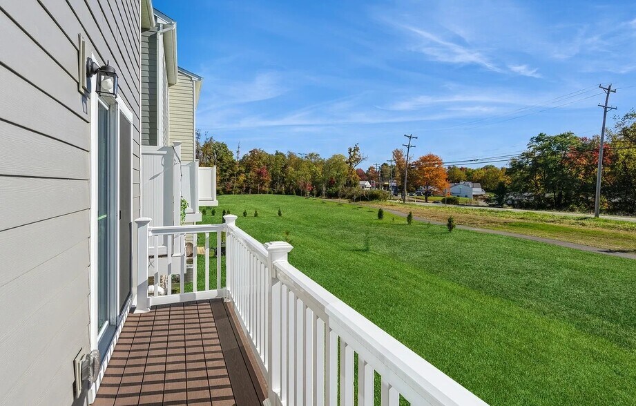 Building Photo - 6702 Sycamore Way