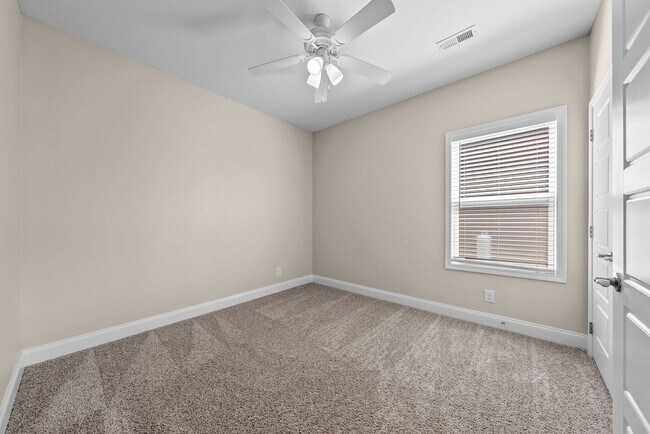 Building Photo - Pet Friendly Three Bedroom with Bonus!