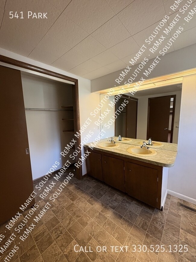 Building Photo - 541 Park-