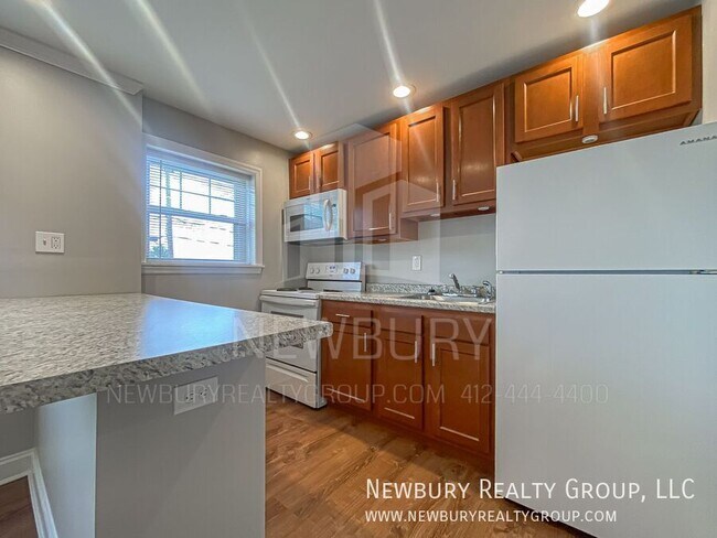 Building Photo - 305 San Juan Dr