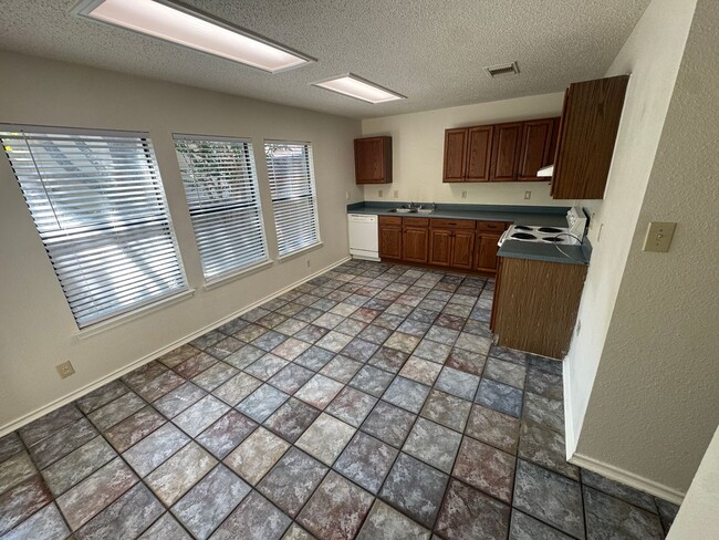Building Photo - 8928 Kenton Briar