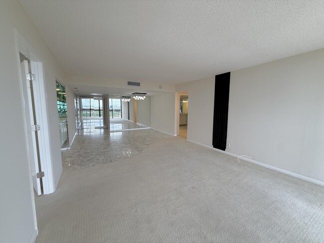 Building Photo - 2000 Presidential Way