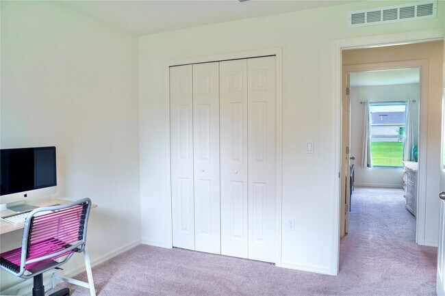 Building Photo - 1229 SW San Antonio Ave