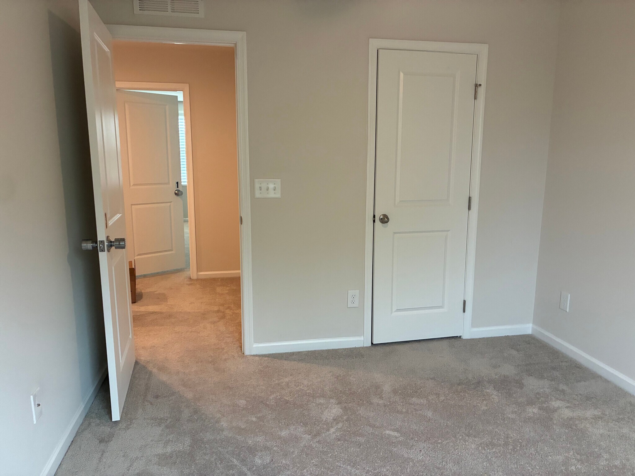 Building Photo - Room in Single Family Home on Bark Way