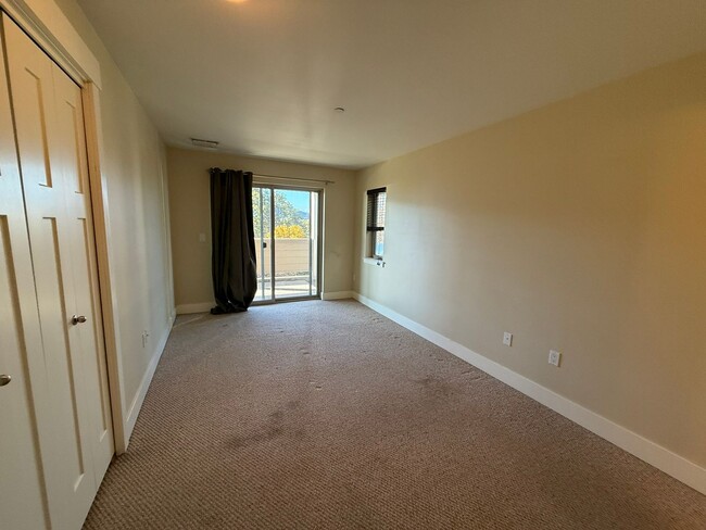 Building Photo - Application Pending - 2 Bedroom Townhouse For Rent In White Salmon