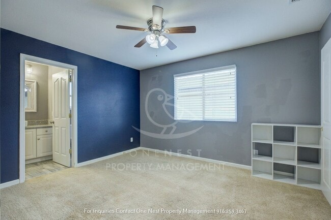 Building Photo - 4 Bedroom, 2 bathroom, 2 car garage