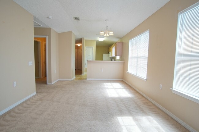 Building Photo - 2BR/1BA Home in Silverthorn – Close to Sho...