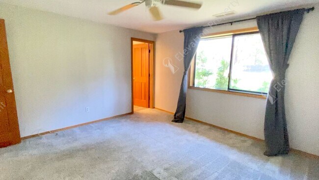 Building Photo - Nature Retreat on 0.6 Acres Near the Desch...