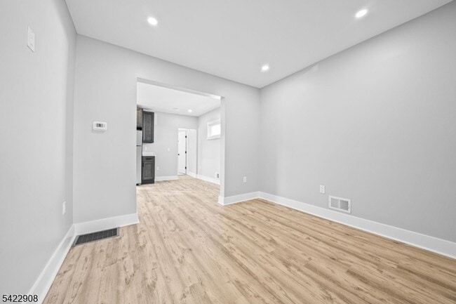 Building Photo - 100 Kansas St