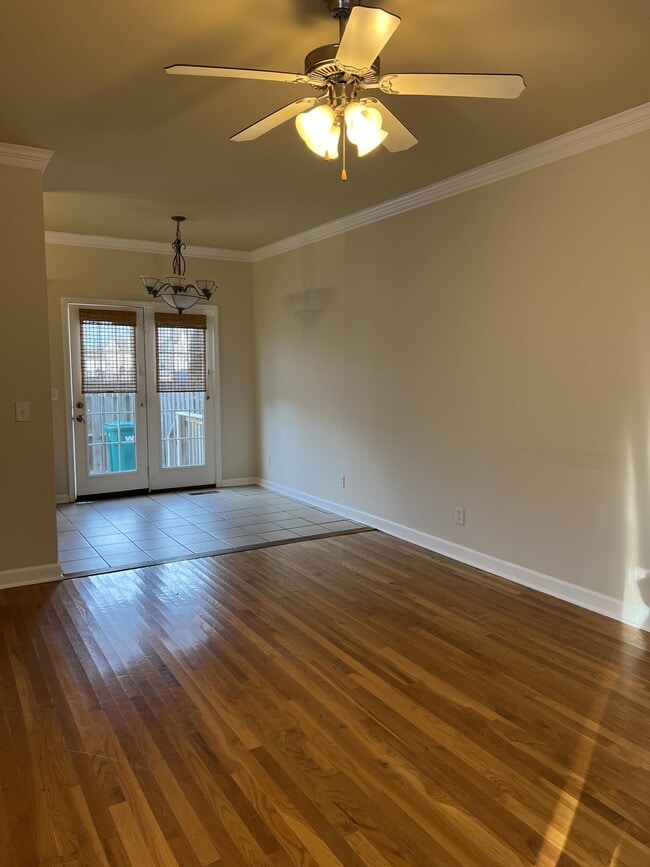 Building Photo - 2271 Dewey Dr