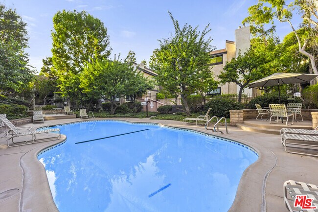 Building Photo - 8110 Manitoba St