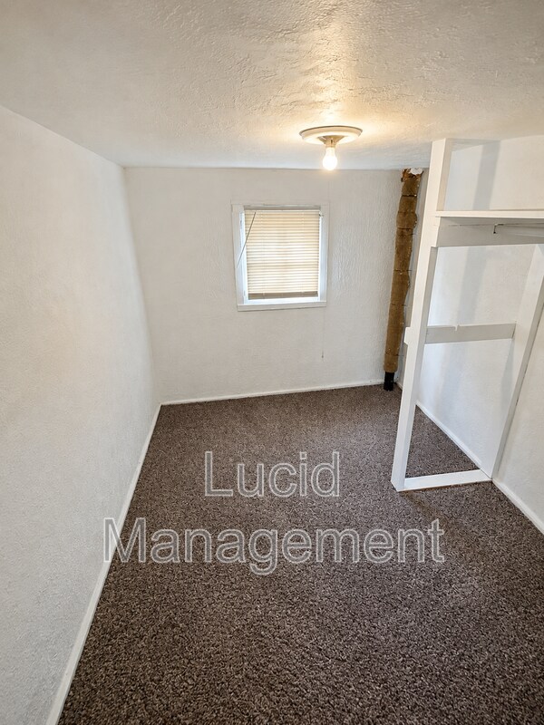 Building Photo - 1512 Bluegrass Ave