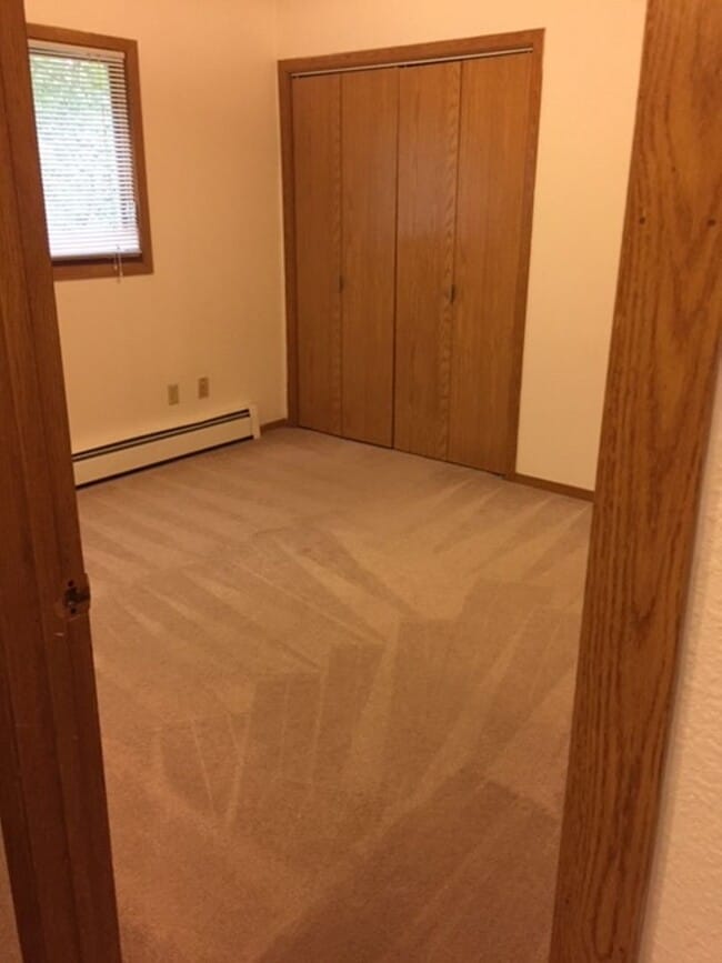 Building Photo - South Anchorage Beautiful and Spacious dow...