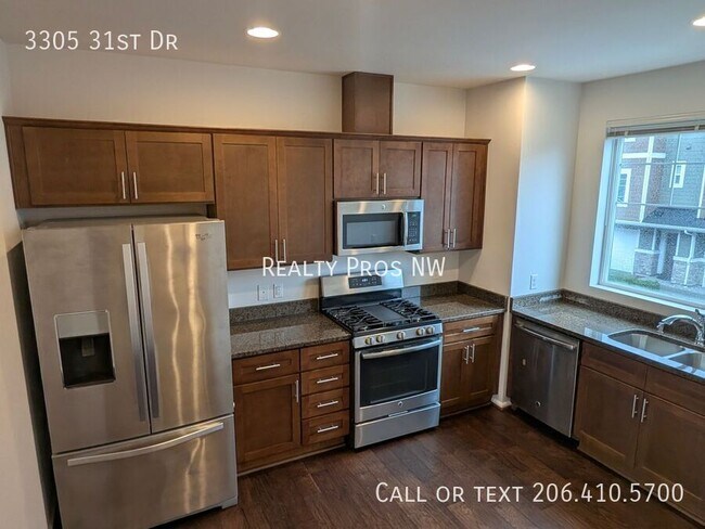 Building Photo - 3305 31st Dr