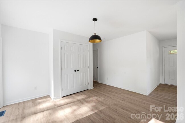 Building Photo - 6126 Amberly Ln