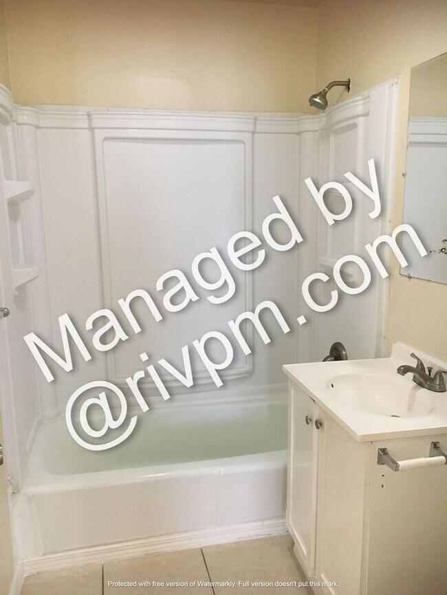 Building Photo - MOVE IN NOW!