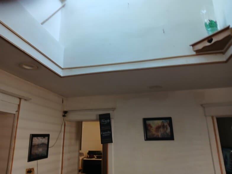 Building Photo - 602 Haungs Ave