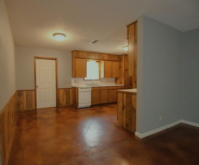 Building Photo - Charming 2 Bedroom, 1 Bath in Whitehouse ISD!