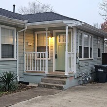 Building Photo - Bradley Duplex