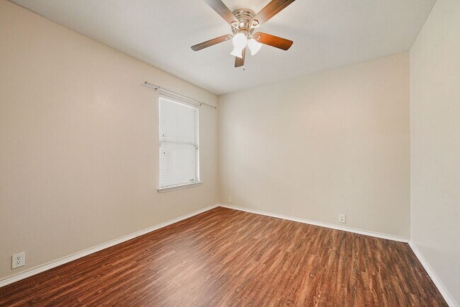 Building Photo - 8420 Silverbell Ln