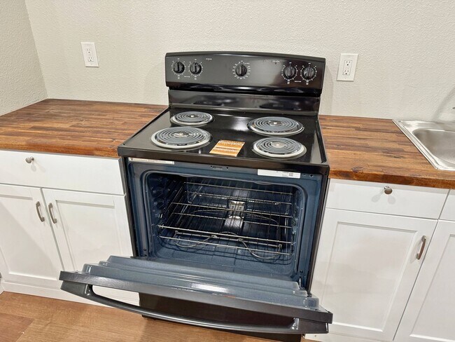 Building Photo - Fully Remodeled 3 Bed 2 Bath In Floral Hei...
