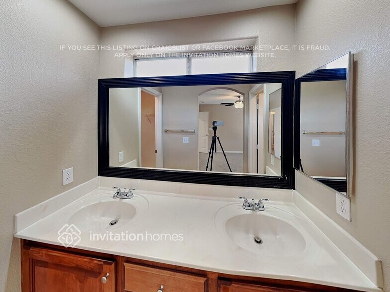 Building Photo - 9180 Giardino Villa St