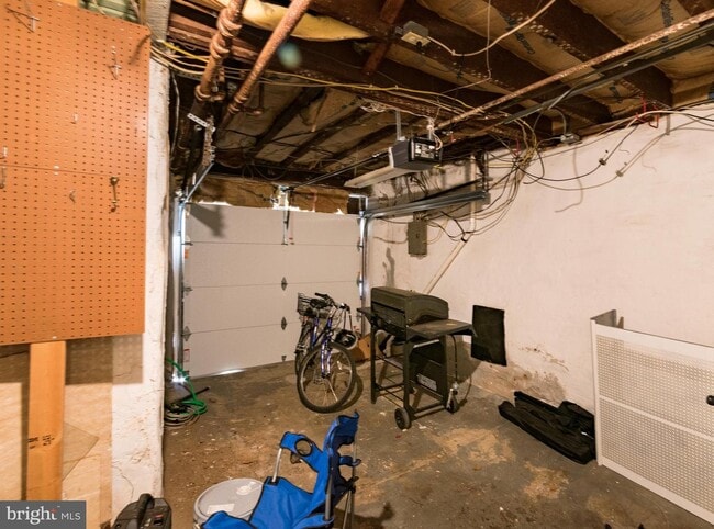 Building Photo - 862 N Beechwood St