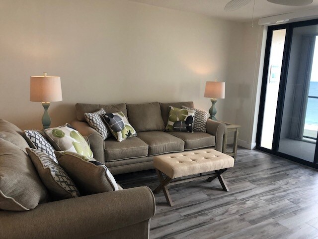 Building Photo - 355 S Ocean Dr