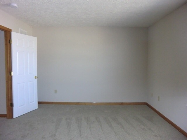 Building Photo - 205 Sandridge Dr