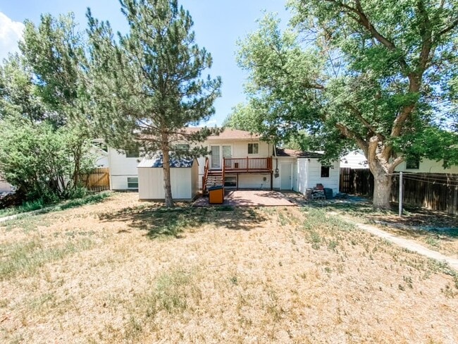 Building Photo - 5033 Pineridge Ave