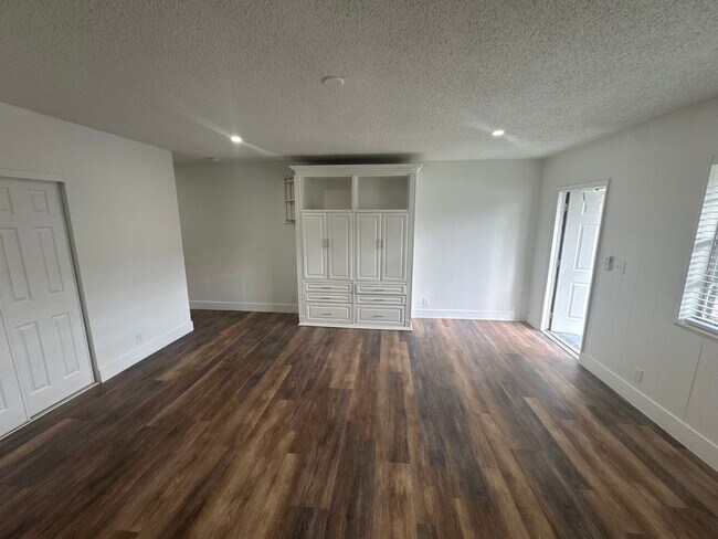 Interior Photo - 108-128 NW 2nd Ave