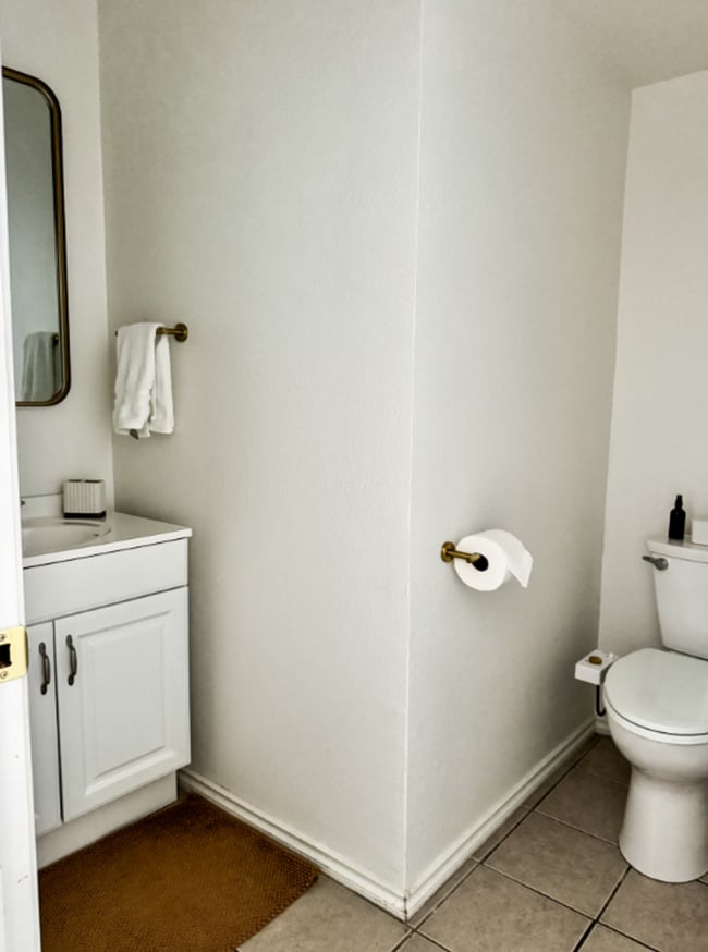Building Photo - Beautifully Remodeled 2 Bed/1.5 Bath on .4...