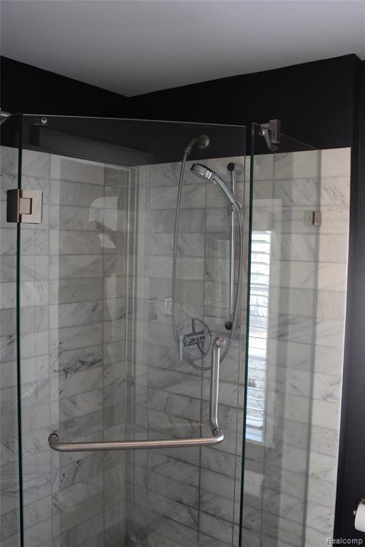 Building Photo - 115 E Lincoln St