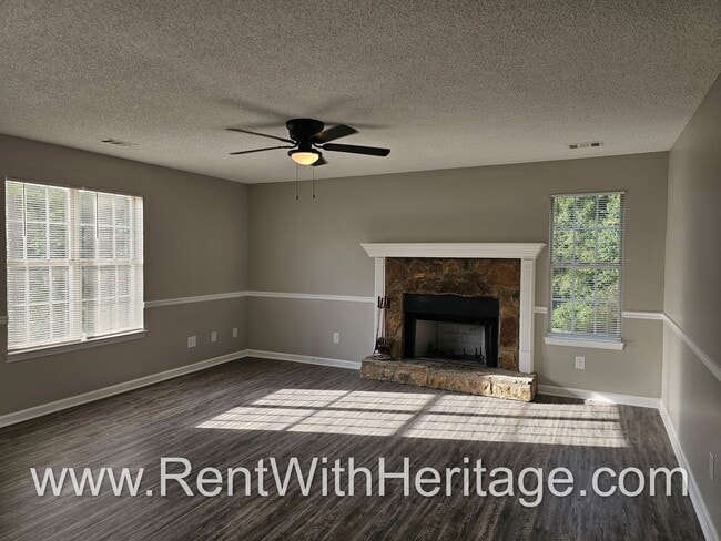 Building Photo - Gorgeous 5 bedroom/ 3 bath/ Upgrades Galor...