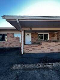 Building Photo - VMH-Vine Maple Triplex