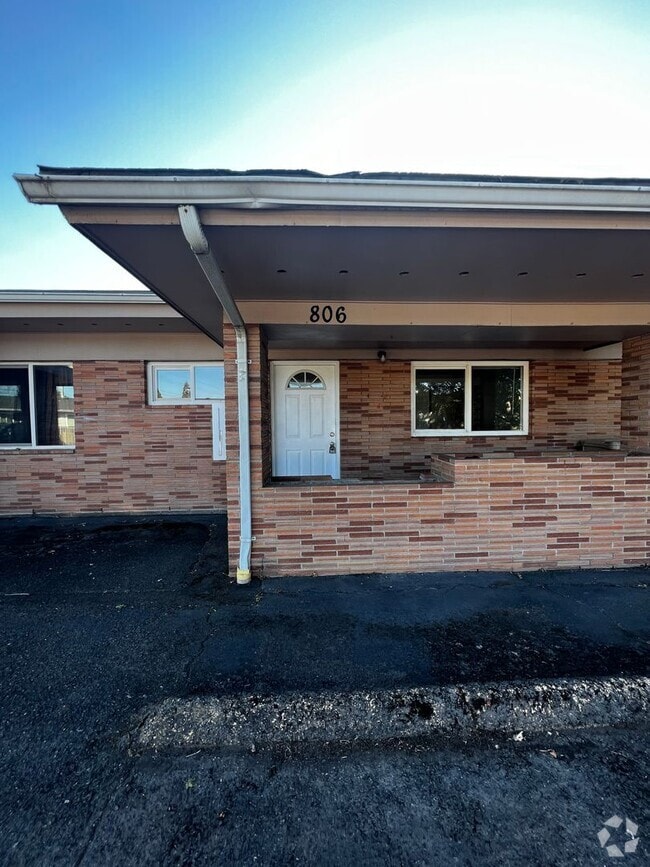 Building Photo - VMH-Vine Maple Triplex