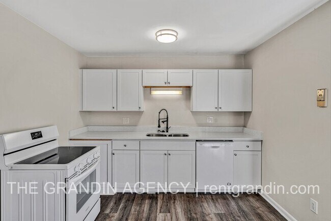 Building Photo - 2153 Mulberry St