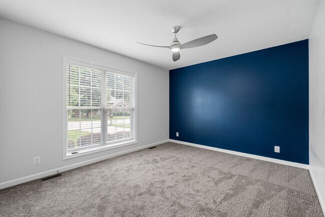 Building Photo - 3 Bedroom 3 Bath Pet Friendly Home For Ren...