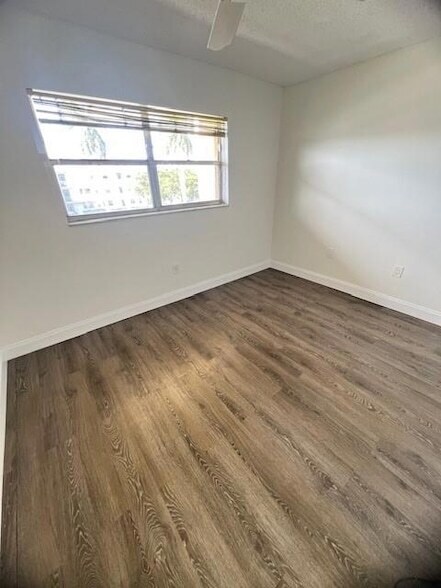 Building Photo - 8435 Sunrise Lakes Blvd