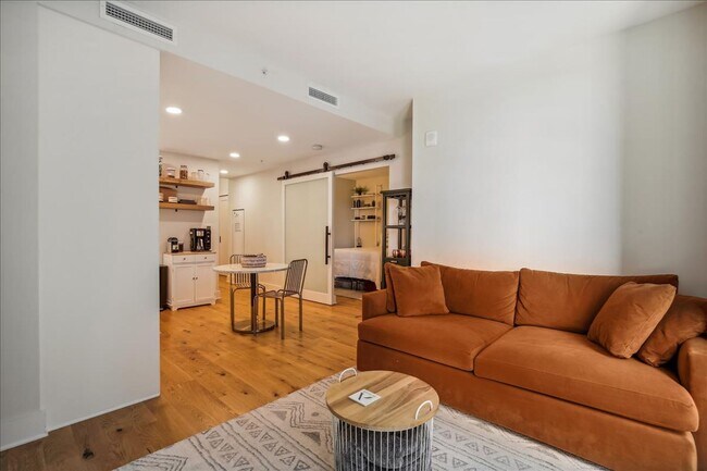 Building Photo - Fabulous 1 Bed/1 Bath condo at The Avidian in Navy Yard!
