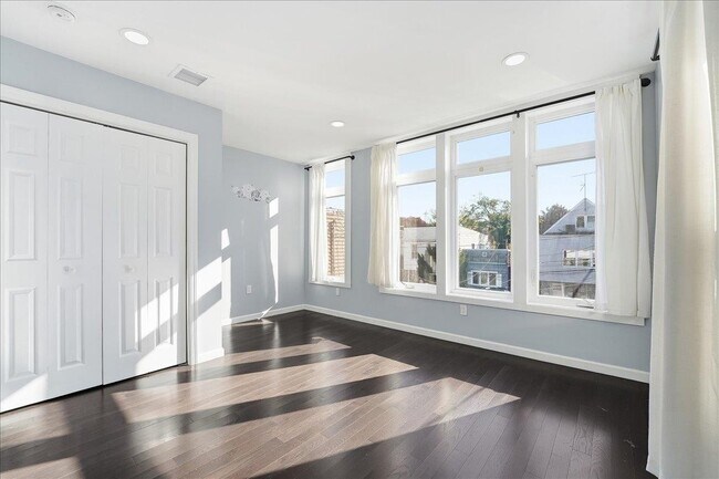 Building Photo - 225 Freeman Ave