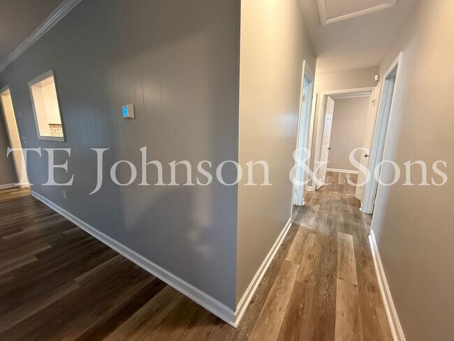 Building Photo - Modern Comfort with a Fenced Yard in Winston-Salem