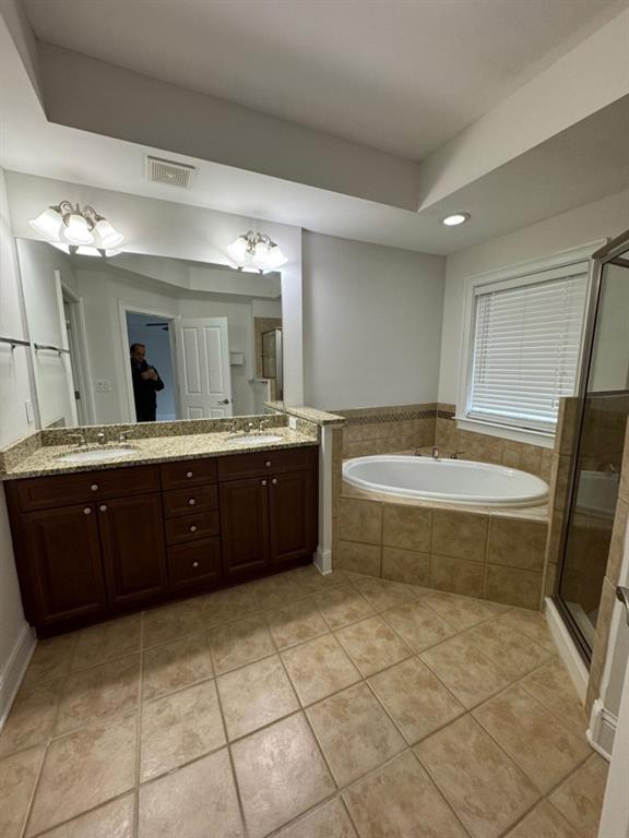 Building Photo - 5480 Glenridge View NE